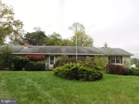 9 Persimmon Dr, Boiling Springs, PA 17007