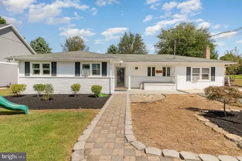 128 Willow Dr, Shippensburg, PA 17257
