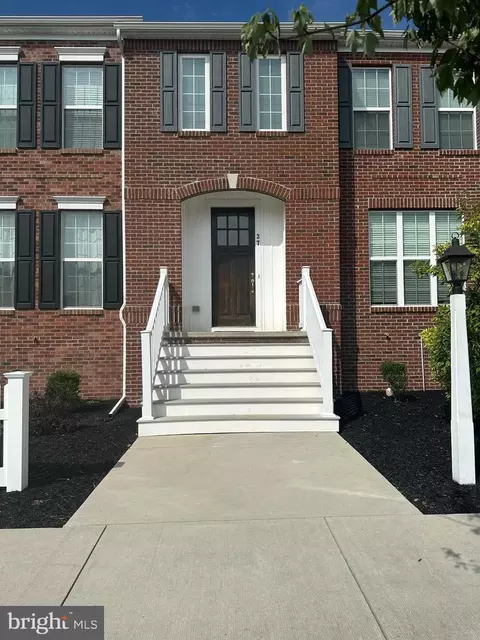 37 Meadow Creek Ln, Mechanicsburg, PA 17050