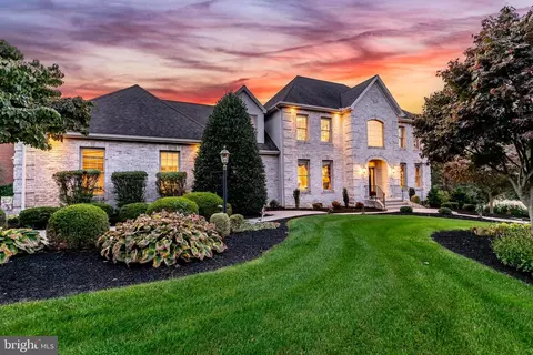 63 Emlyn Ln, Mechanicsburg, PA 17055