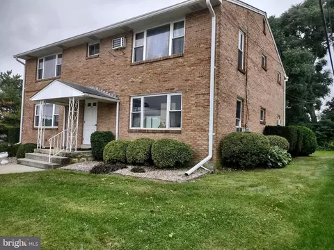 71 Hillside Cir, Camp Hill, PA 17011