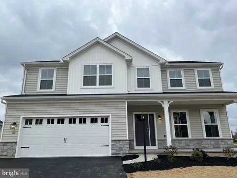 22 Long Bend Dr, Carlisle, PA 17015