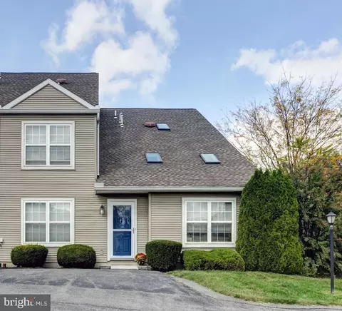 73 Courtyard Dr, Carlisle, PA 17013