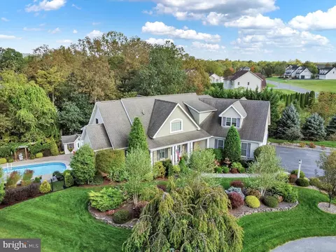 1401 Wellgate Ln, Mechanicsburg, PA 17055