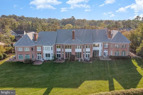 541 Bridgeview Dr, Lemoyne, PA 17043