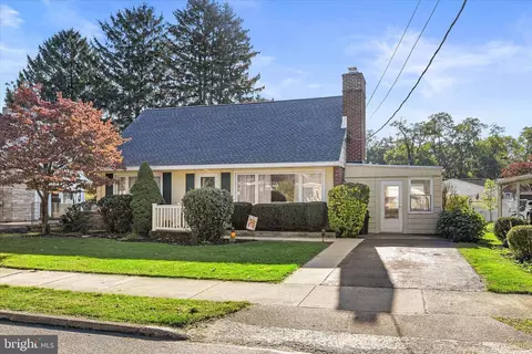 706 Elkwood Dr, New Cumberland, PA 17070