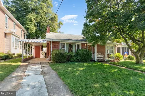 405 N 2nd St, Wormleysburg, PA 17043