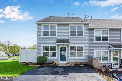 14 Courtyard Dr, Carlisle, PA 17013