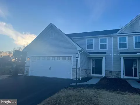63 Long Bend Dr, Carlisle, PA 17015