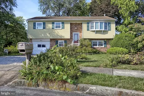 13 Sherwood Dr, Mechanicsburg, PA 17055