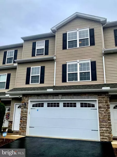 822 Spring Rock Ct, Mechanicsburg, PA 17055