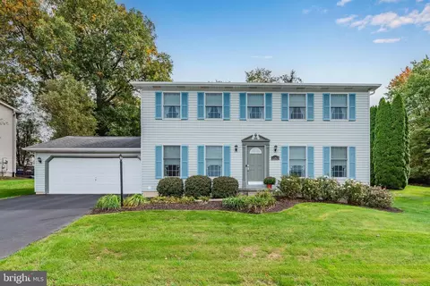 2253 Canterbury Dr, Mechanicsburg, PA 17055