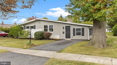 107 E Clearview Dr, Camp Hill, PA 17011