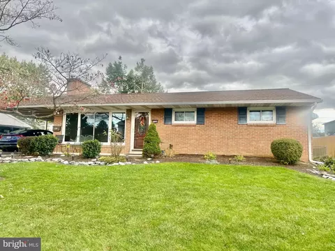 5220 Windsor Blvd, Mechanicsburg, PA 17055