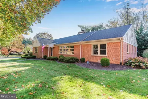 300 N 28th St, Camp Hill, PA 17011