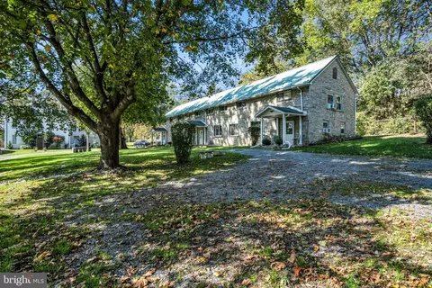 105 Bucher Hill Rd, Boiling Springs, PA 17007