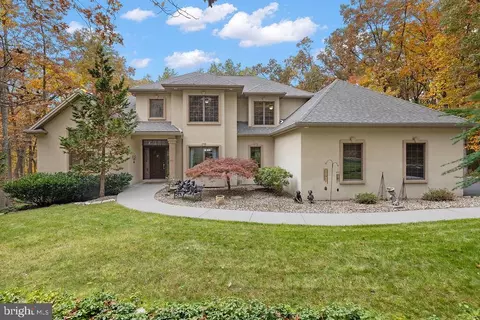 671 Laurel Dr, Boiling Springs, PA 17007