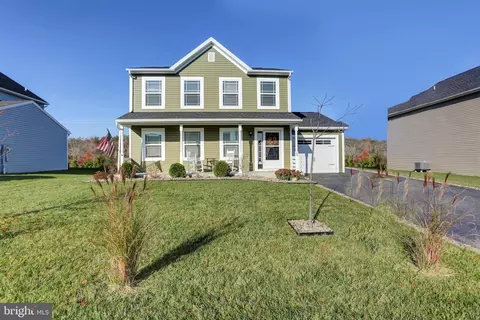 20 W Clarissa Dr, Shippensburg, PA 17257