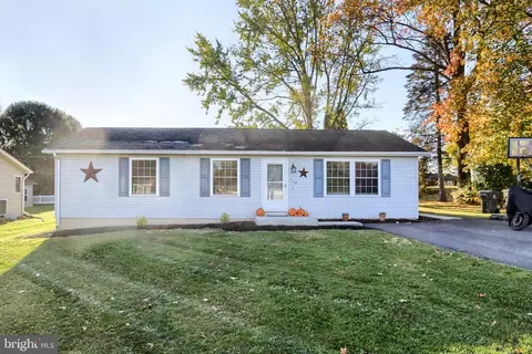 152 Fairview Dr, Carlisle, PA 17015