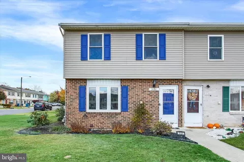 1131 Pheasant Dr N, Carlisle, PA 17013