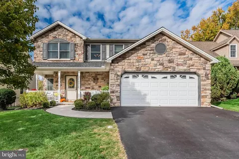 110 Hilltop Ct, Camp Hill, PA 17011
