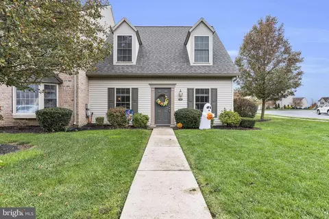 300 Melbourne Ln, Mechanicsburg, PA 17055
