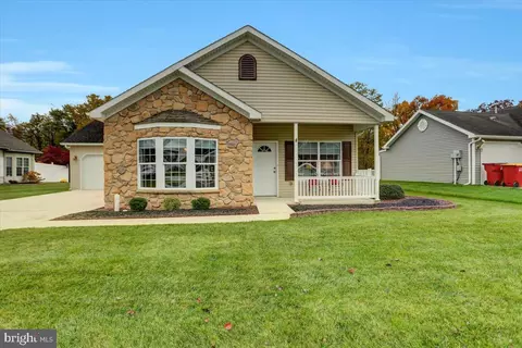 80 Lantern Ln, Shippensburg, PA 17257