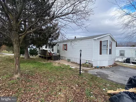 29 Walnut Ln, Carlisle, PA 17015
