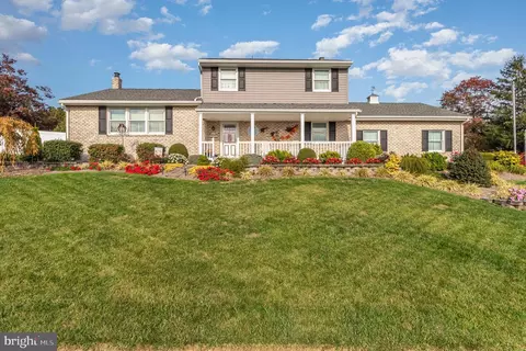 1200 Copper Creek Dr, Mechanicsburg, PA 17050