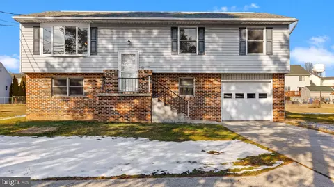 26 York Cir, Mechanicsburg, PA 17050