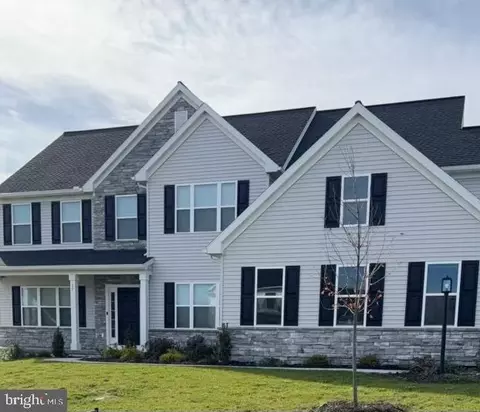 27 Country Side Dr, Carlisle, PA 17013