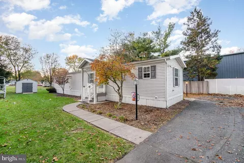70 Malibu Blvd, Carlisle, PA 17013