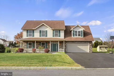 90 Longstreet Dr, Carlisle, PA 17013