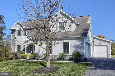 3925 Silver Brook Dr, Mechanicsburg, PA 17050