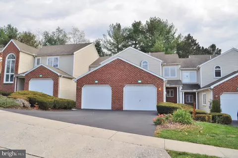 1256 Summitview Ct, New Cumberland, PA 17070