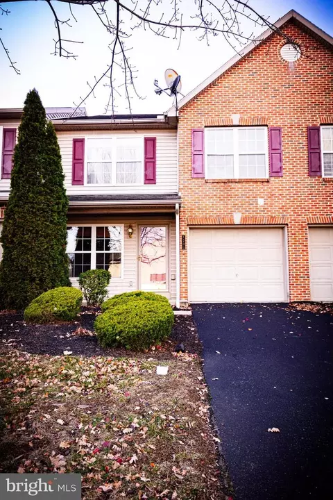 1203 Cross Creek Dr, Mechanicsburg, PA 17050