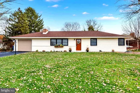 3 Nittany Dr, Mechanicsburg, PA 17055