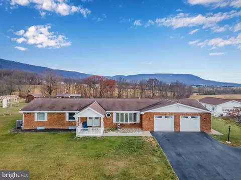 73 N Mountain Rd, Newville, PA 17241