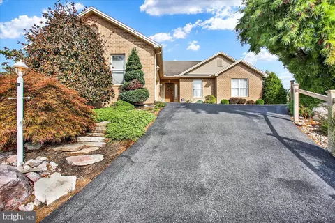 1403 Longfellow Ct, New Cumberland, PA 17070