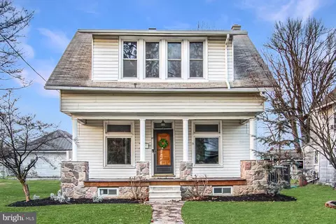 18 W Marble St, Mechanicsburg, PA 17055