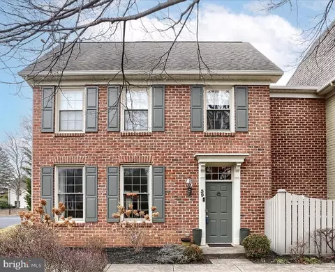 39 Kensington Sq, Mechanicsburg, PA 17055