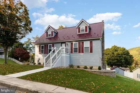 12 Liberty Dr, Mount Holly Springs, PA 17065