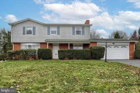 20 Glendale Dr, Mechanicsburg, PA 17055