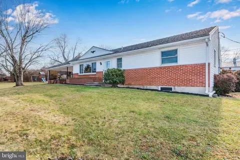 104 Buckingham Pl, Carlisle, PA 17013