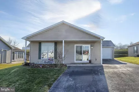 12 Burke Dr, Shippensburg, PA 17257
