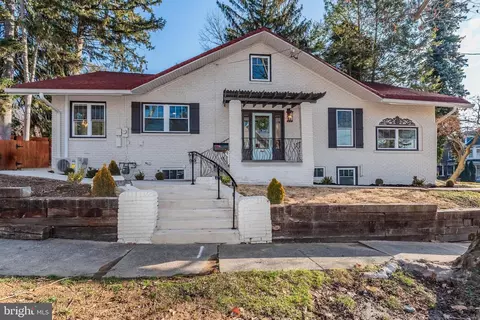 2620 Market St, Camp Hill, PA 17011
