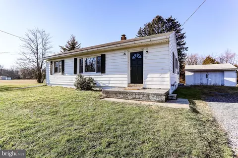 51 Mill St, Mount Holly Springs, PA 17065