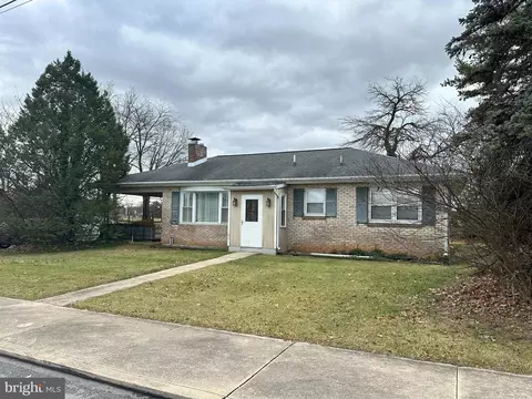 36 E St, Carlisle, PA 17013