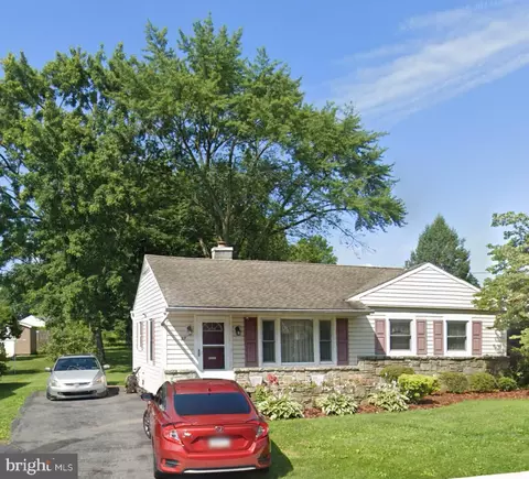 37 Essex Rd, Camp Hill, PA 17011
