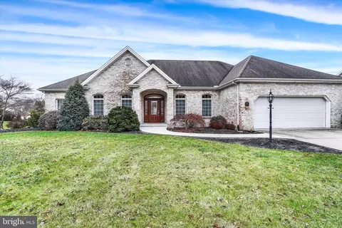 1782 Springwillow Dr, Mechanicsburg, PA 17055